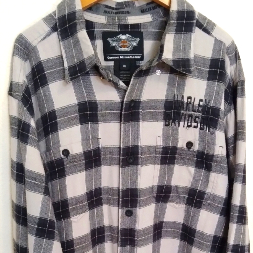 Men's Harley-Davidson button down flannel. XL, black and gray, gently used.